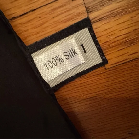 Vintage Gucci Flora and Snake Silk Scarf with Black Border - Picture 3 of 11